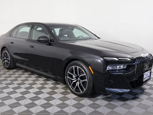 Used 2025 BMW 740i RWD image 3