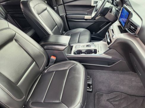 Used 2023 Ford Explorer XLT w/ Equipment Group 202A image 16
