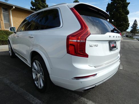 Used 2017 Volvo XC90 T6 Inscription w/ Vision Package image 12