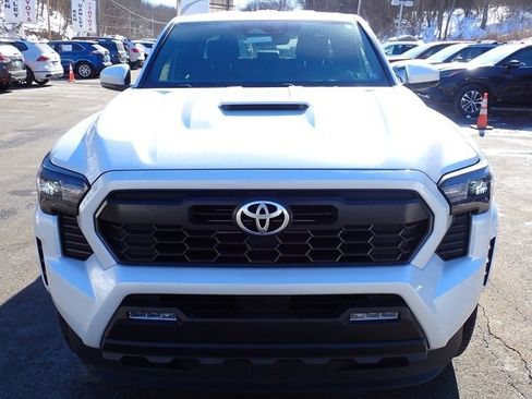 Used 2025 Toyota Tacoma TRD Sport image 8