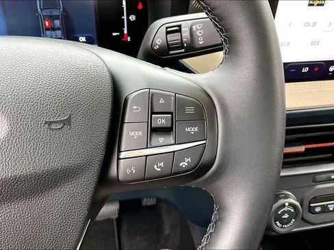 Used 2025 Ford Maverick Lariat image 11