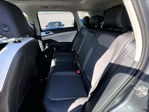 New 2026 Volkswagen Taos SE FWD image 17