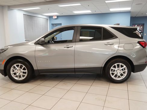 Used 2024 Chevrolet Equinox LS w/ LS Convenience Package FWD image 2