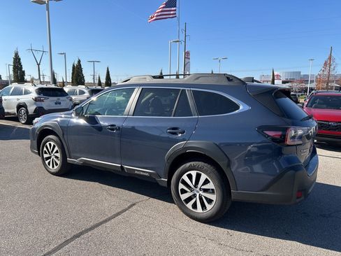 Used 2025 Subaru Outback Premium image 6