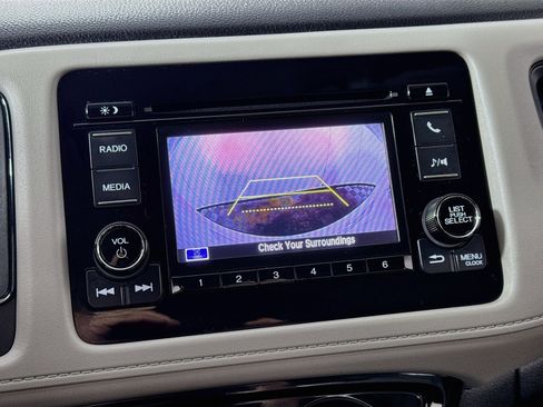 Used 2022 Honda HR-V LX image 2