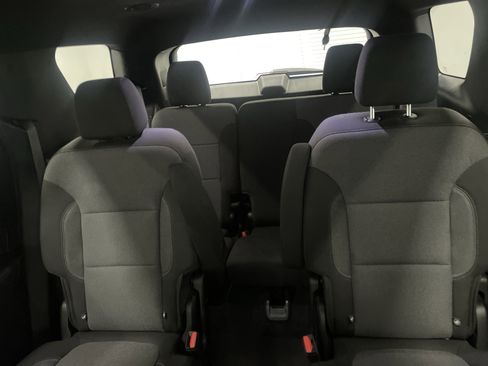 Used 2022 Chevrolet Traverse LT image 11