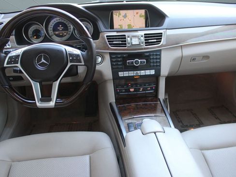 Used 2014 Mercedes-Benz E 350 Sedan image 28