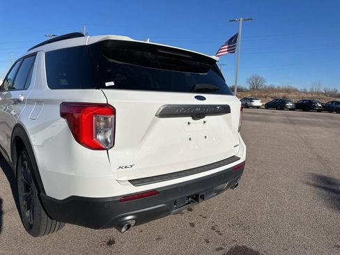 Used 2022 Ford Explorer XLT w/ Equipment Group 202A image 10