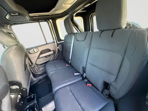 Used 2020 Jeep Wrangler Unlimited Sahara AWD/4WD image 15