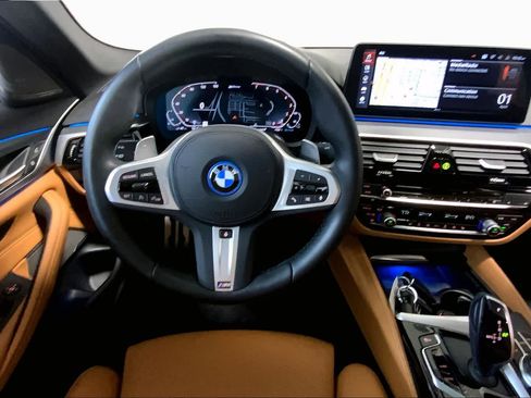 Certified 2023 BMW 530e xDrive w/ Premium Package AWD/4WD image 5