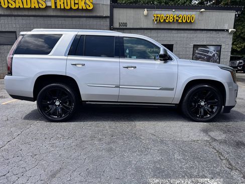Used 2016 Cadillac Escalade Premium AWD/4WD image 8