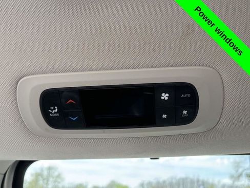 Used 2019 Chrysler Pacifica Touring-L image 28