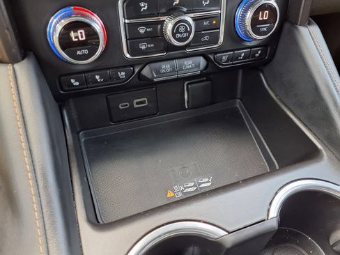 Used 2023 GMC Yukon AT4 w/ AT4 Premium Package AWD/4WD image 12
