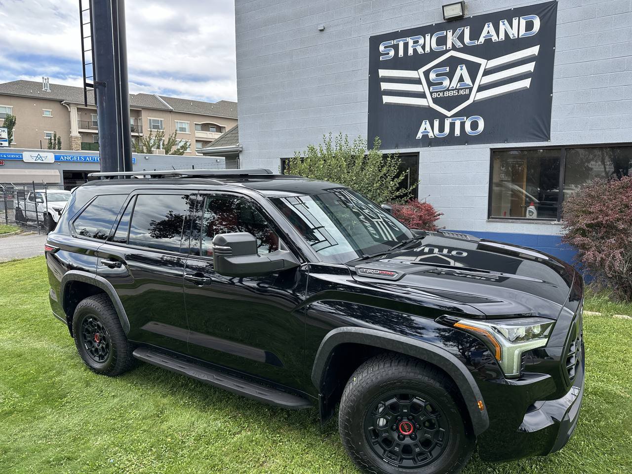Used 2025 Toyota Sequoia TRD Pro AWD/4WD image 2
