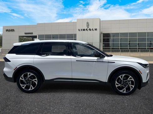 New 2026 Lincoln Nautilus Premier AWD/4WD image 4