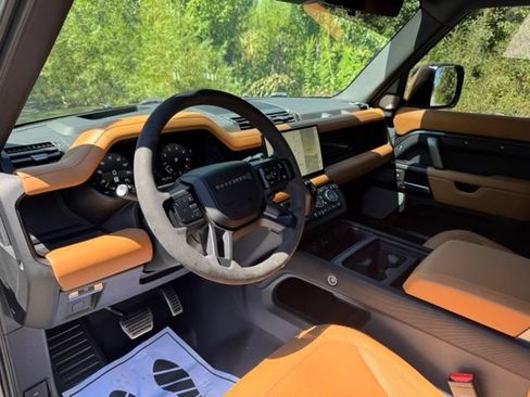 Used 2024 Land Rover Defender 130 V8 AWD/4WD image 9