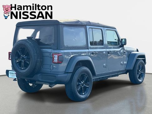 Used 2018 Jeep Wrangler Unlimited Sport image 2