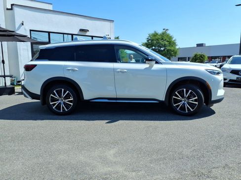 Certified 2023 INFINITI QX60 Sensory w/ Cargo Package AWD/4WD image 4