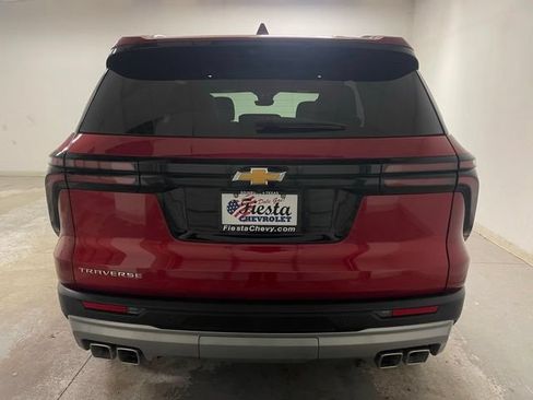 Used 2026 Chevrolet Traverse LT w/ Sun and Wheel Package FWD image 8