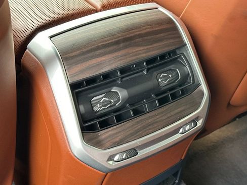 Used 2023 BMW i7 xDrive60 AWD/4WD image 13