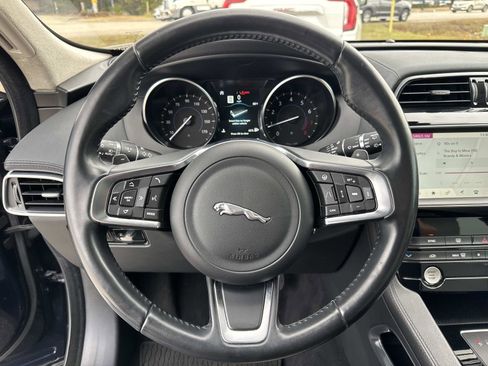 Used 2020 Jaguar F-PACE Prestige image 32