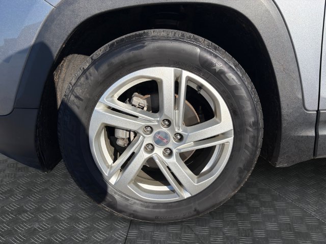 Used 2018 GMC Terrain SLE w/ Driver Convenience Package FWD image 14