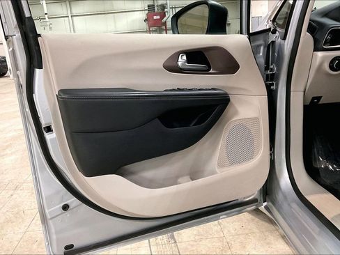 Used 2024 Chrysler Voyager LX FWD image 21