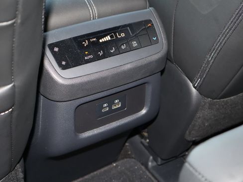 Used 2024 Nissan Pathfinder SL FWD image 20
