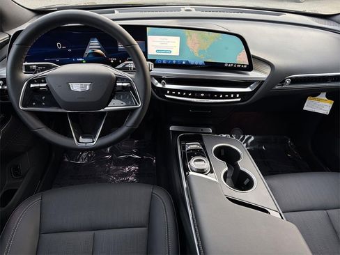 Used 2025 Cadillac Lyriq Luxury image 6