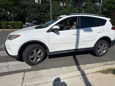Used 2015 Toyota RAV4 XLE AWD/4WD image 4
