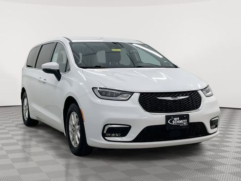 Used 2024 Chrysler Pacifica Touring-L image 1