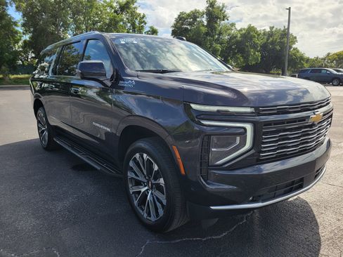 Certified 2025 Chevrolet Suburban High Country image 3