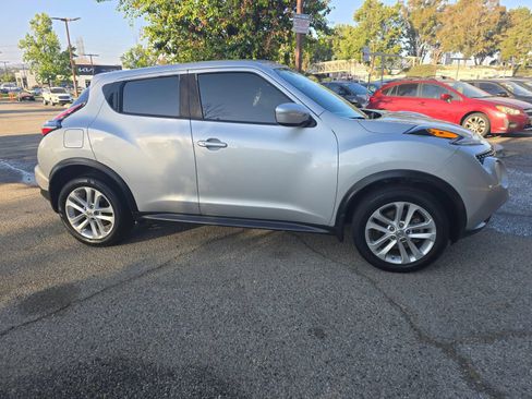 Used 2017 Nissan Juke S FWD image 4