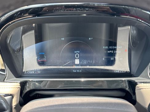 Used 2023 Lincoln Corsair FWD image 2