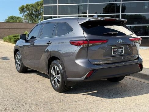 Used 2022 Toyota Highlander XLE FWD image 5