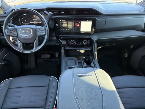 Used 2025 GMC Sierra 2500 AT4X image 2