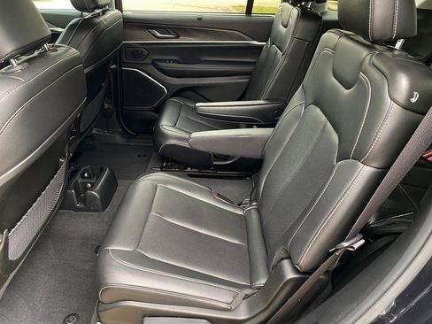 Used 2023 Jeep Grand Cherokee L Limited w/ Luxury Tech Group II image 14