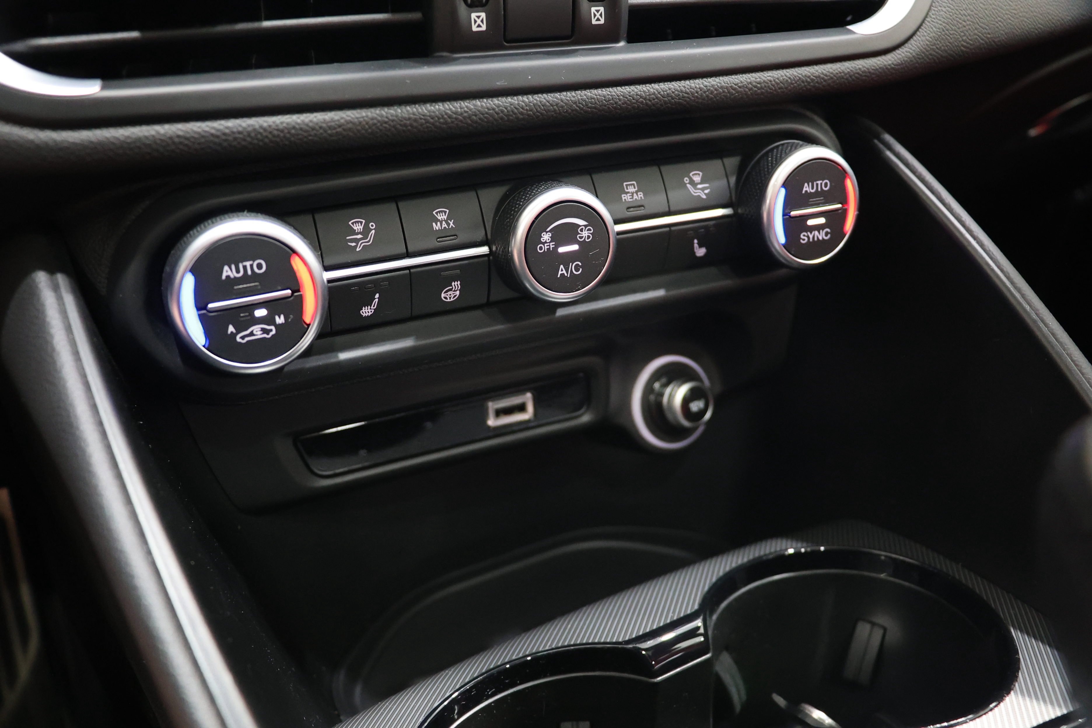 Certified 2024 Alfa Romeo Giulia Veloce AWD/4WD image 25