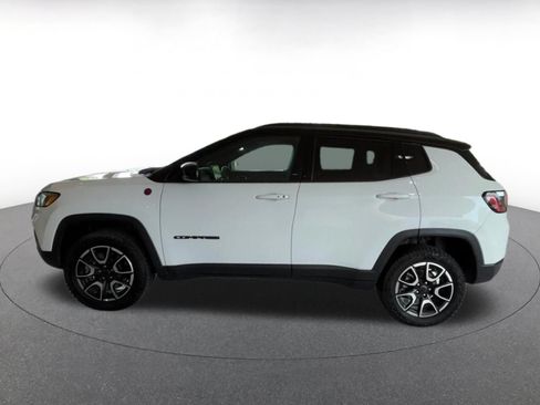 Used 2025 Jeep Compass Trailhawk AWD/4WD image 8