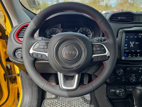 Used 2023 Jeep Renegade Trailhawk AWD/4WD image 16