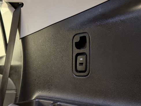 Used 2019 Chevrolet Traverse LT image 28