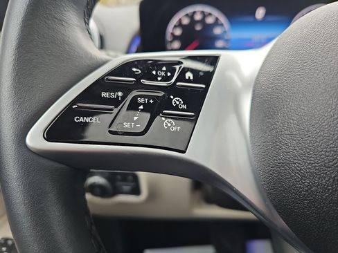 Certified 2025 Mercedes-Benz GLB 250 image 18