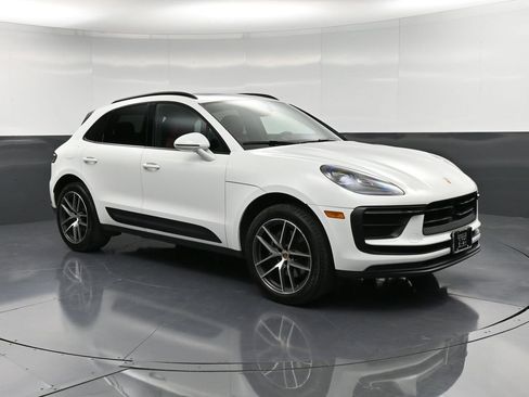 Certified 2023 Porsche Macan Turbo image 10