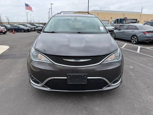 Used 2017 Chrysler Pacifica Touring-L Plus w/ Tire & Wheel Group image 2