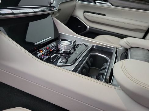 Used 2023 Jeep Wagoneer Series III w/ Premium Group I image 29