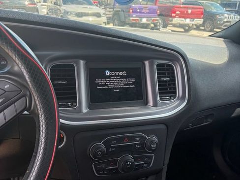 Used 2019 Dodge Charger SXT RWD image 5