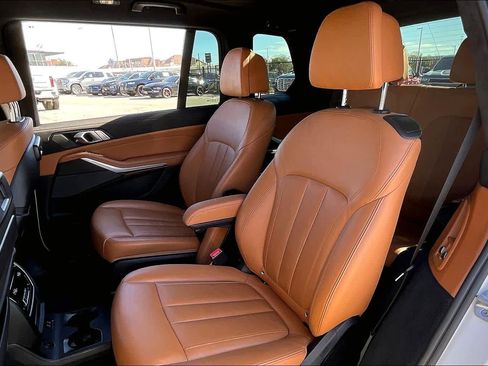 Used 2022 BMW X7 M50i image 18