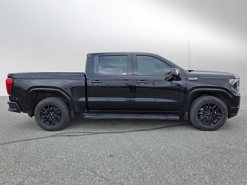 Used 2022 GMC Sierra 1500 Elevation w/ Elevation Premium Package AWD/4WD image 2