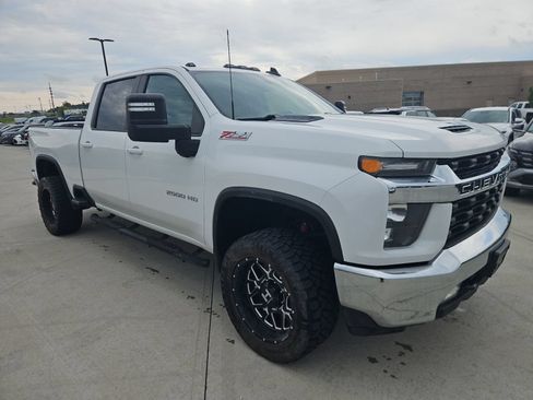Used 2022 Chevrolet Silverado 2500 LT w/ Convenience Package AWD/4WD image 3