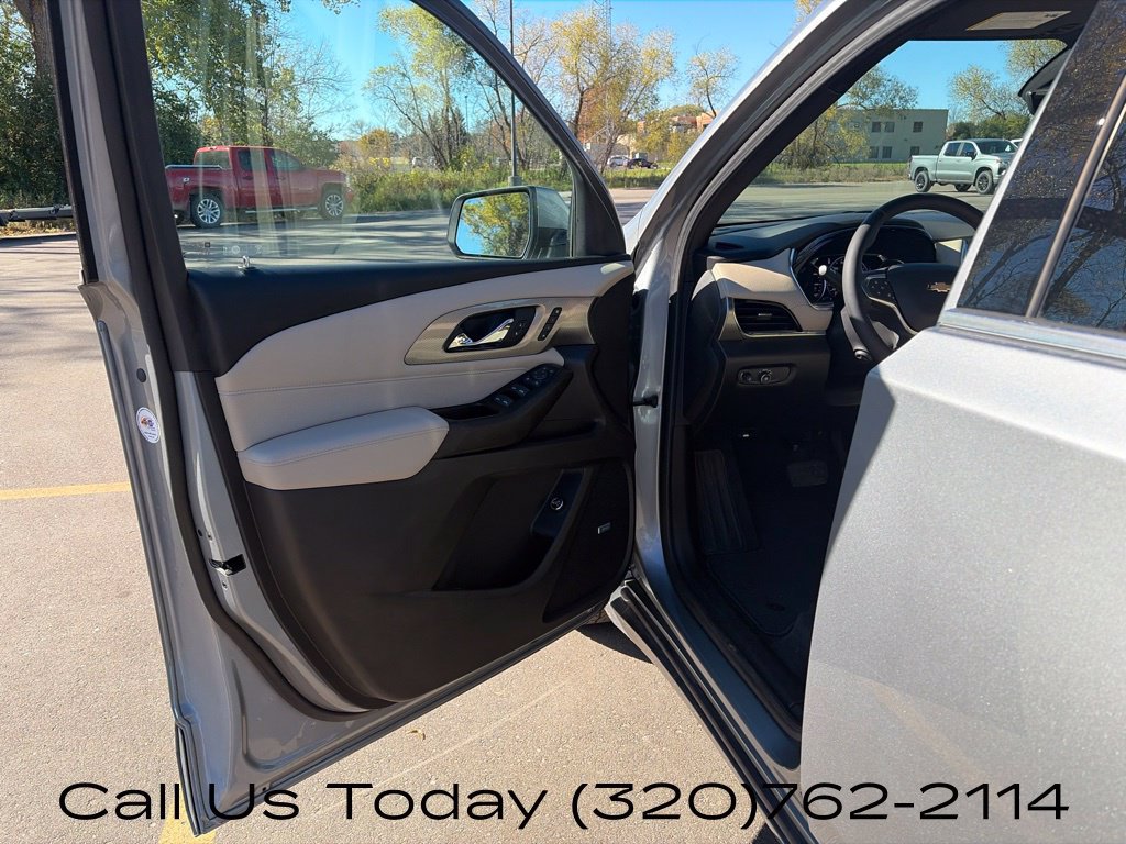 Used 2023 Chevrolet Traverse Premier AWD/4WD image 15